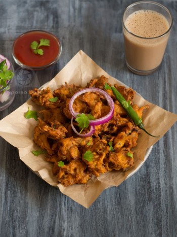 Onion Pakora with any hot drink 